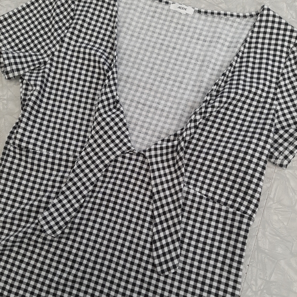 Black and white gingham top with tie size large - Picture 3 of 7